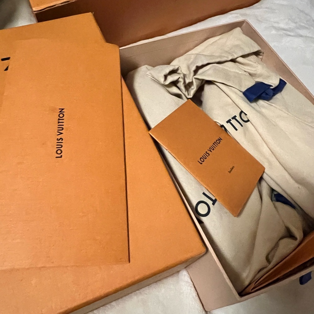 Louis Vuitton sneakers size 39 - Picture 4 of 12